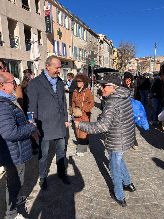 Retour après la pluie au marché du dimanche